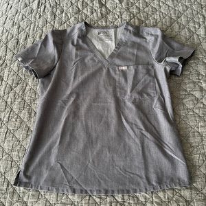 Figs Graphite Catarina top